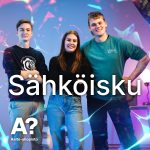 Sähköisku Three smiling students in a studio